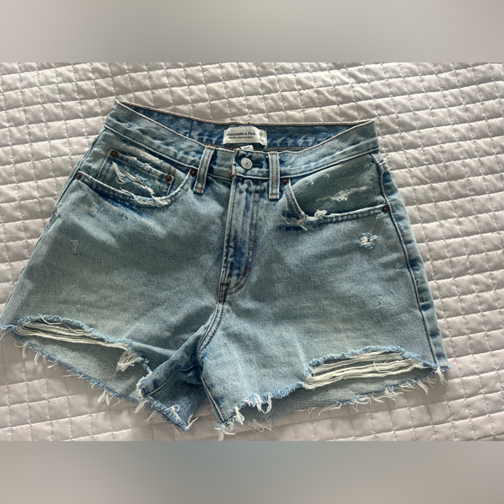 Abercrombie and Fitch mid rise boyfriend short curve love